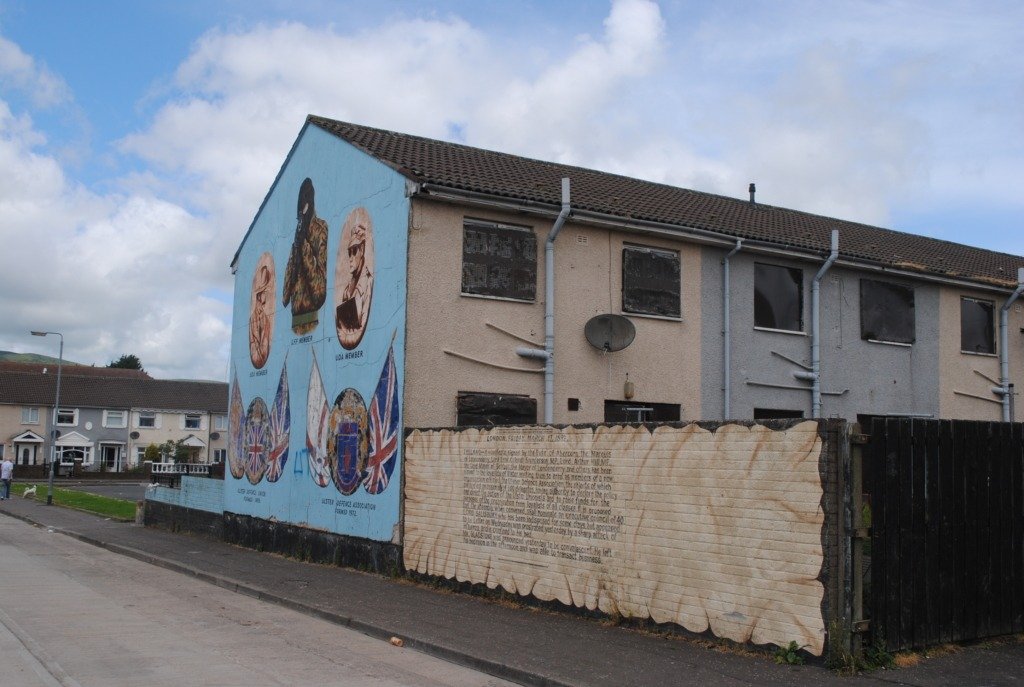 The 6 Best Belfast Attractions - protesting murals