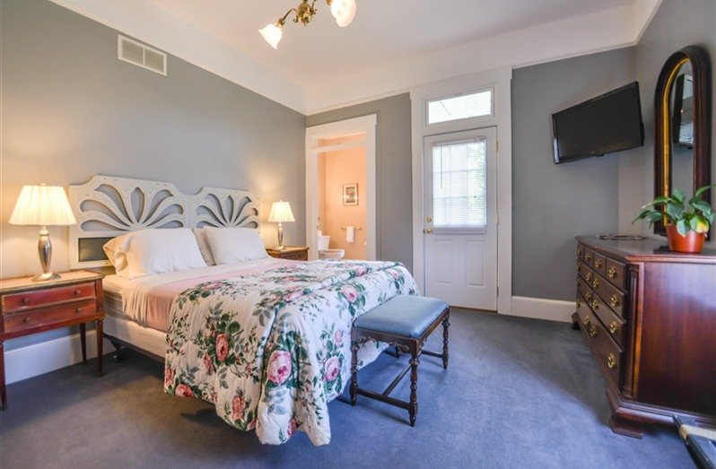  Best Day Trips from Indianapolis: Prairie Guest House