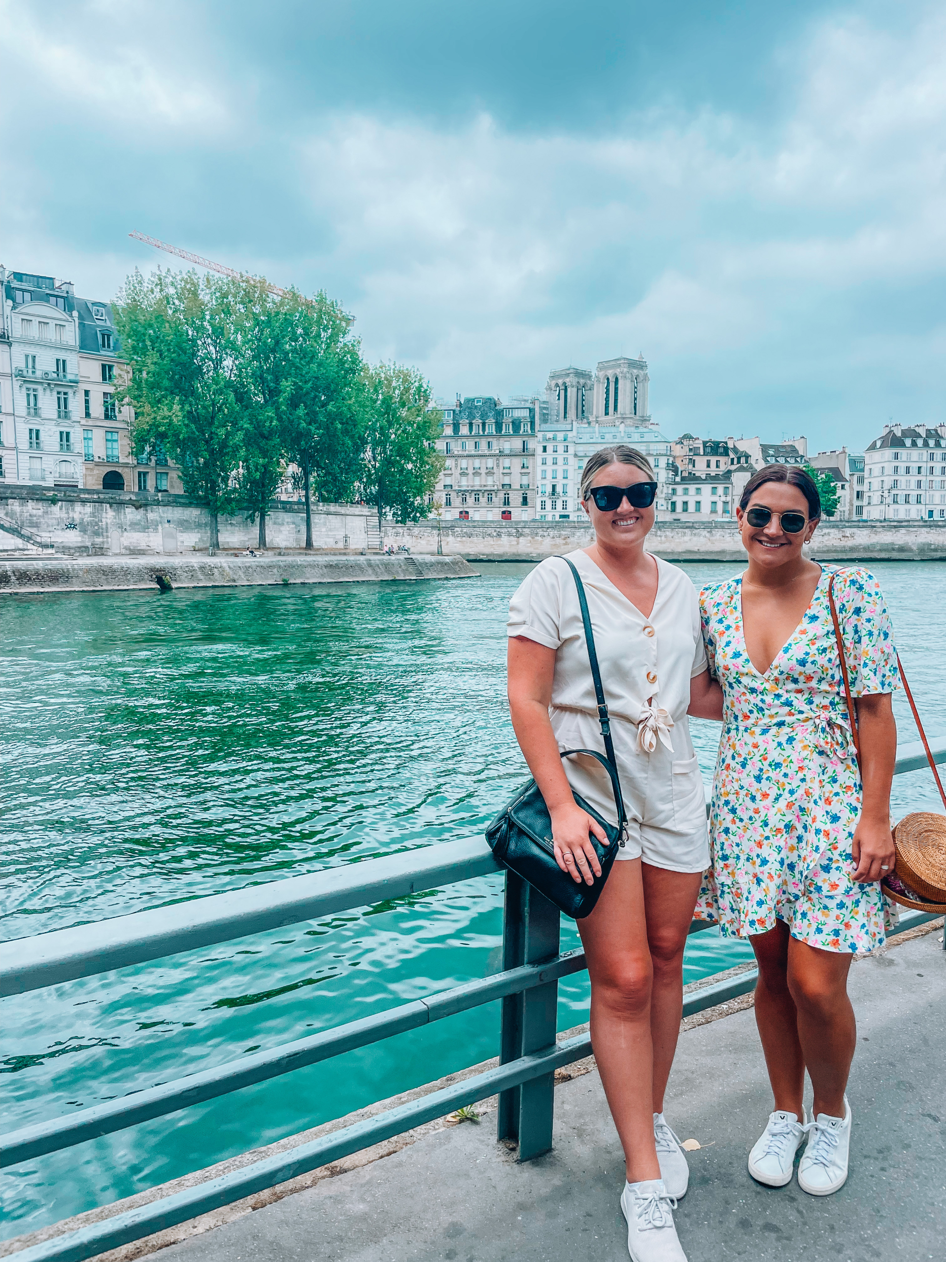 tourists at Seine River
