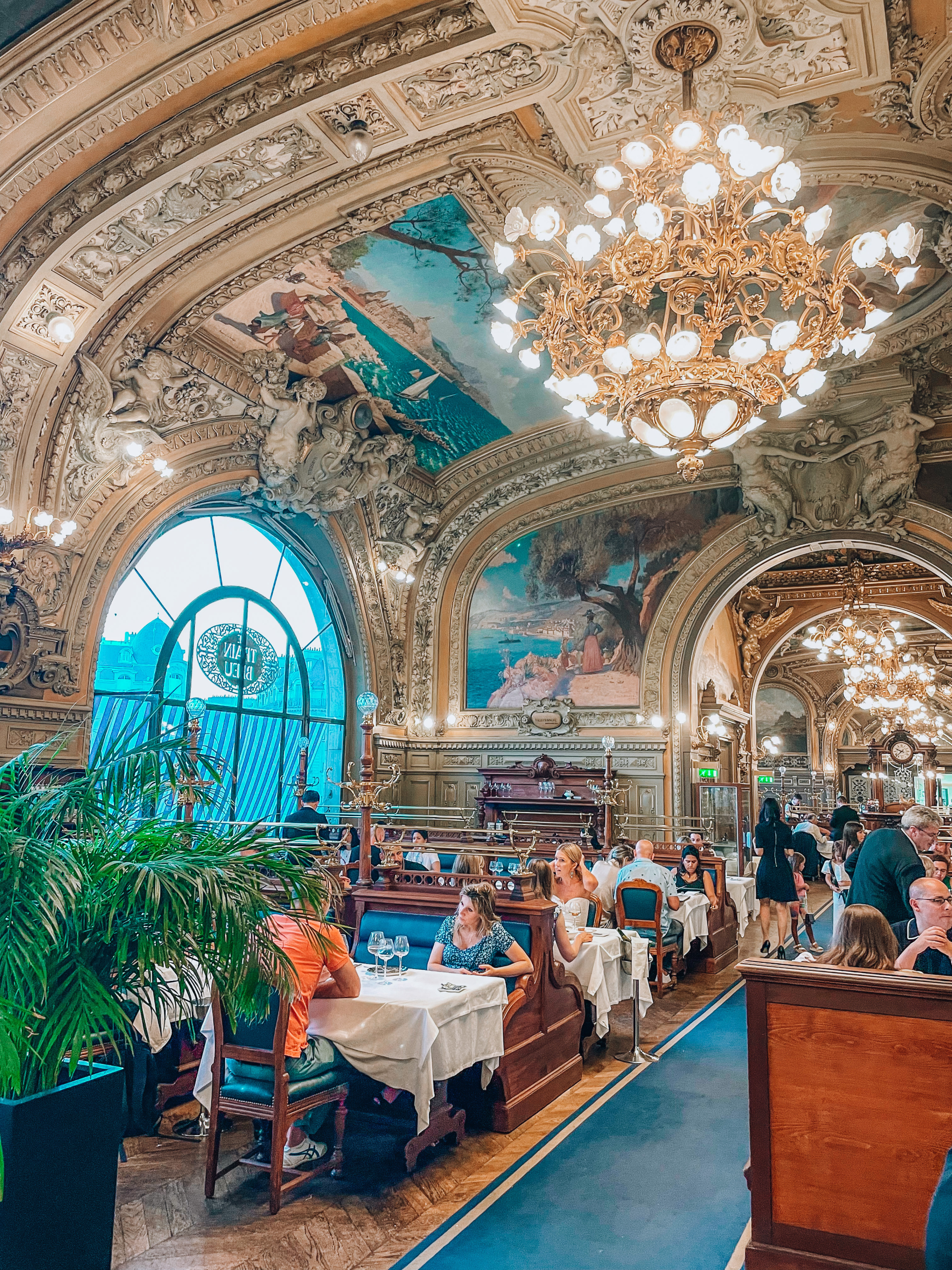 Le Train Bleu