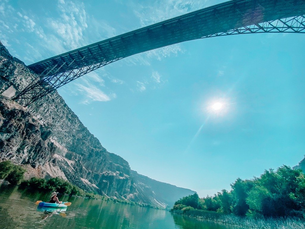 A Guide to Kayaking to Shoshone Falls