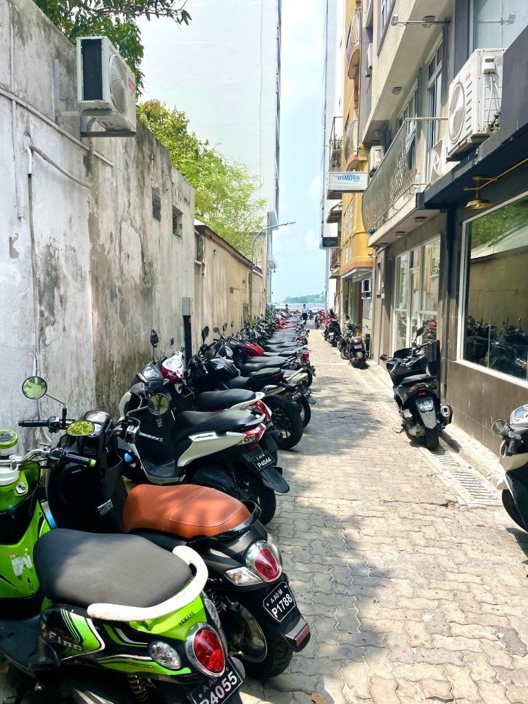 Motorbike Male_street Motorbike rental in Maldives