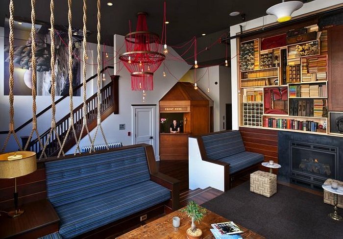 commodore-hotel Selina Commodore Astoria Hotel