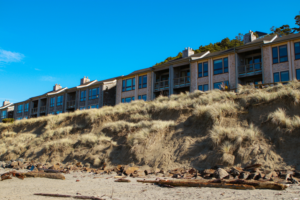 Where to Stay on the Oregon Coast: Headlands Lodge