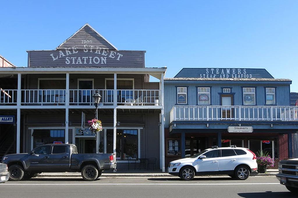 Steamer's Steakhouse & Saloon