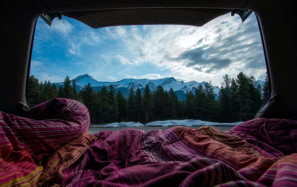 Insulated sleeping pad