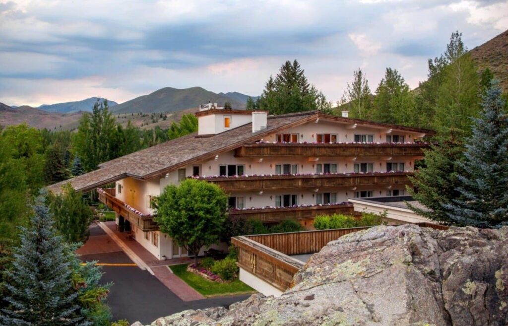knob hill inn