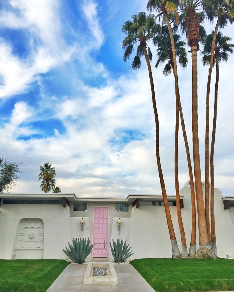 Pink door in Palm Springs Pink door in Palm Springs | TravelingSpud