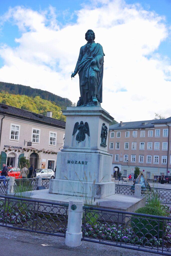 Mozartplatz & Monument Mozartplatz & Monument
