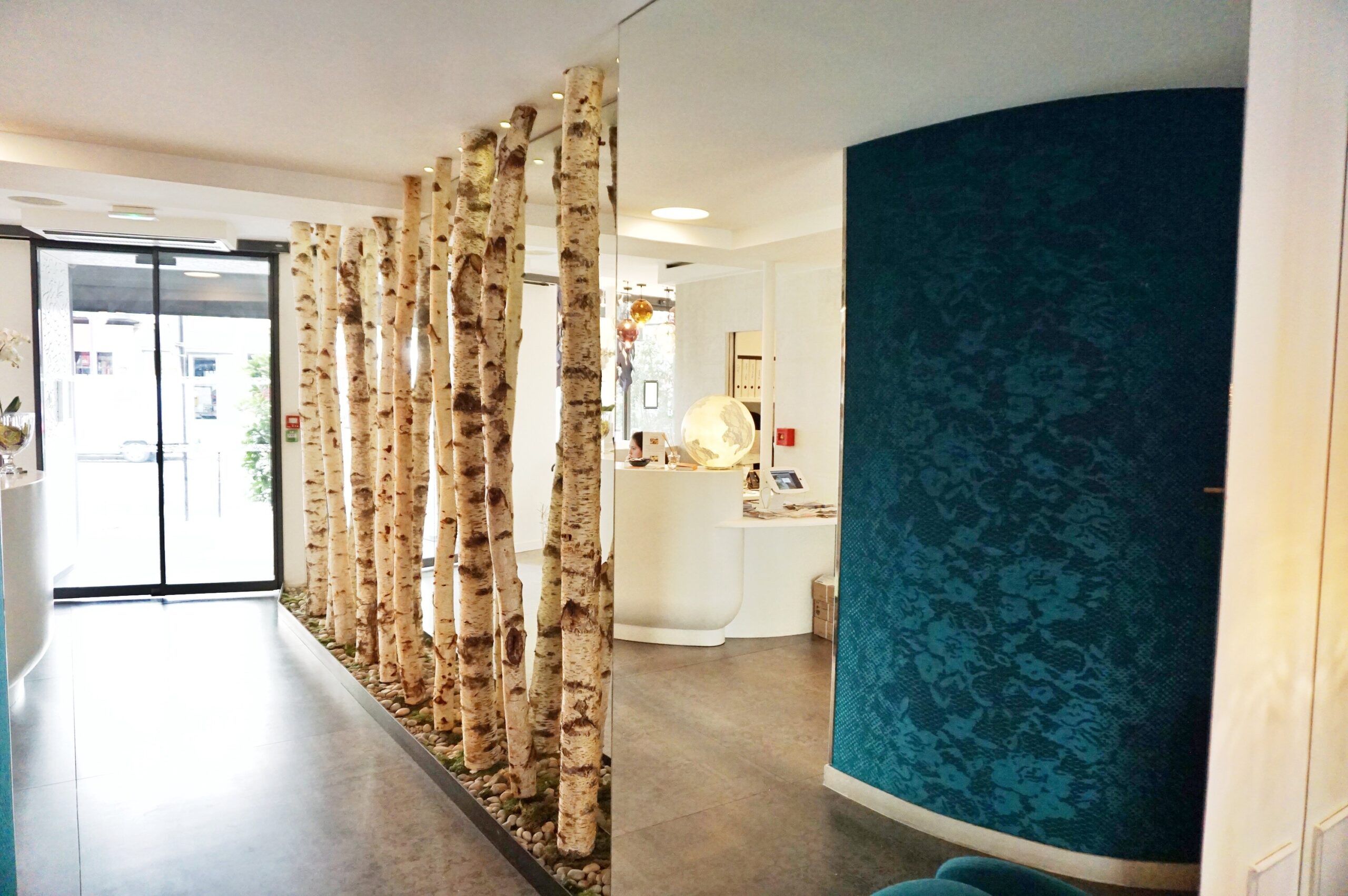 Hotel Chavanel front desk