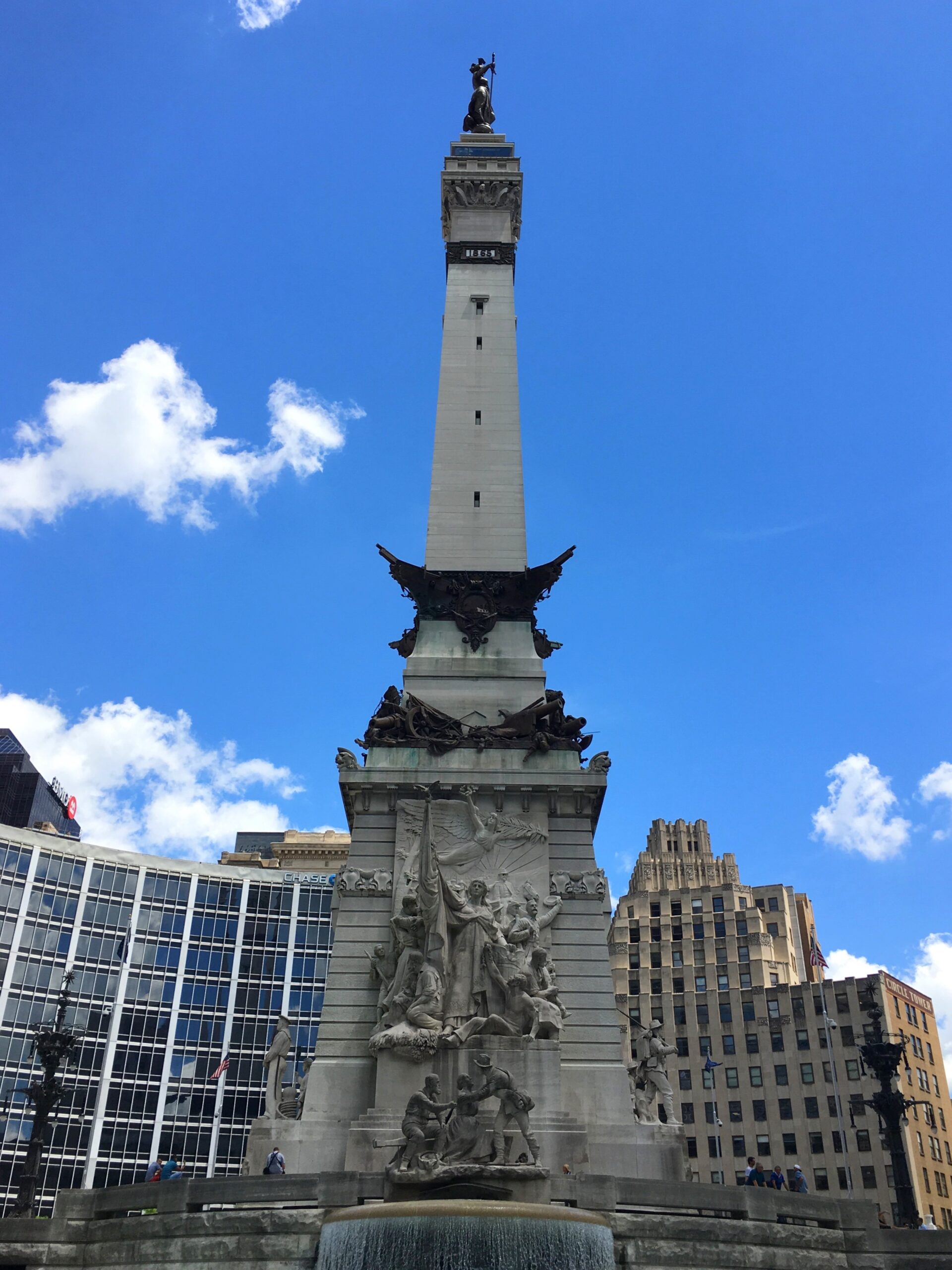 9 Ways to Have Fun In Indianapolis - War Memorial Plaza