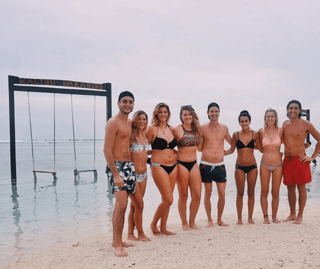 Making friends while traveling Making friends while traveling