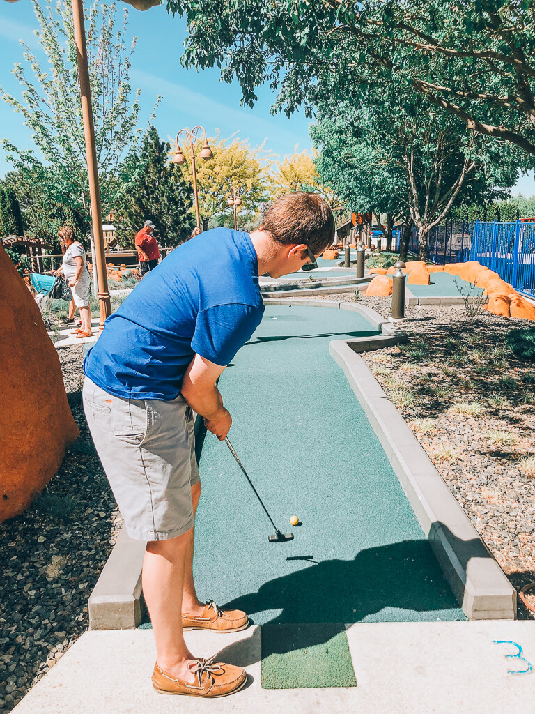 wahooz mini golf